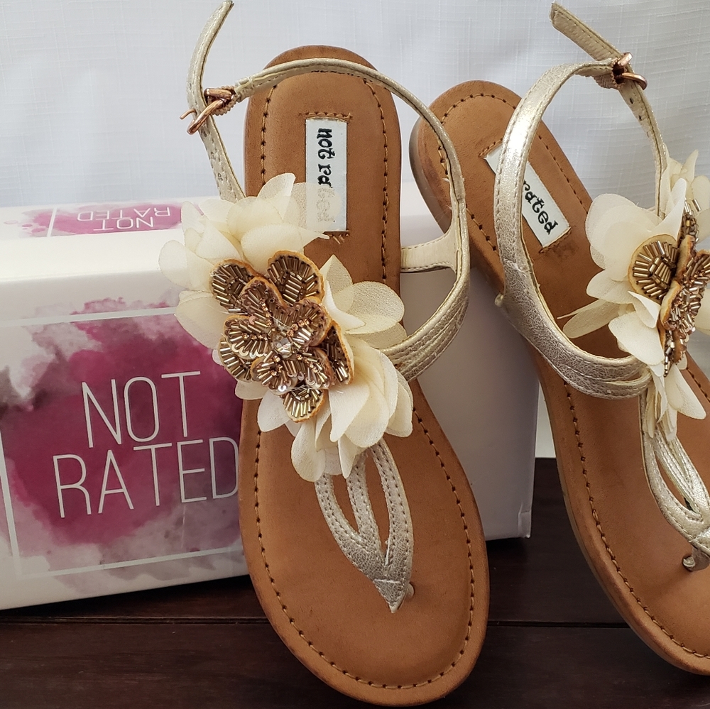 New Not Rated Beautiful GOLD SANDLES with flower